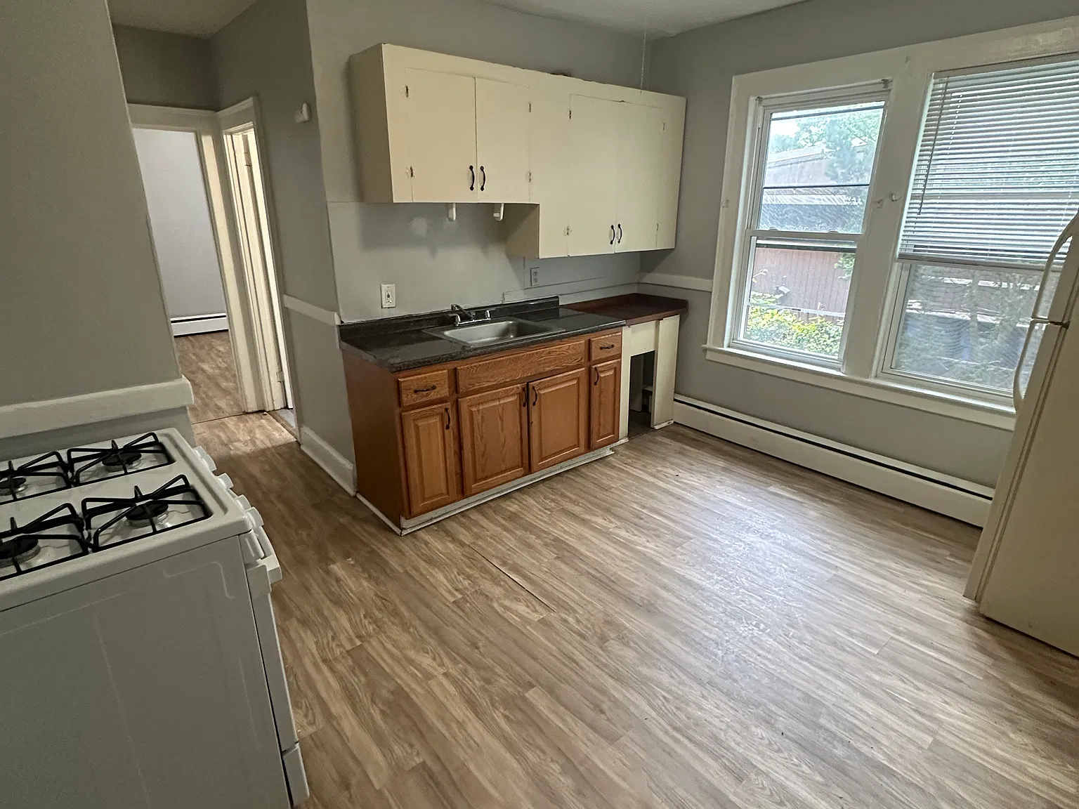 1 bed, 850 sqft, $1,049 — Photo 3