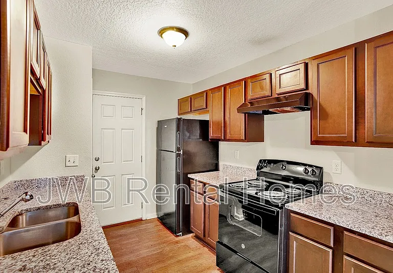 3550 Edison Ave — Photo 2