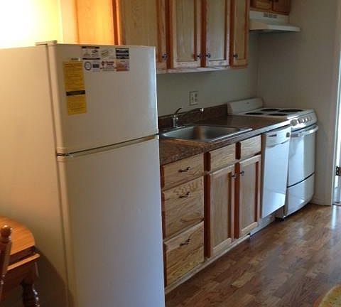 3rd image of 871 E 7th St #45