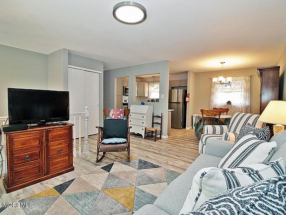 5th image of 25 Forest Valley Drive