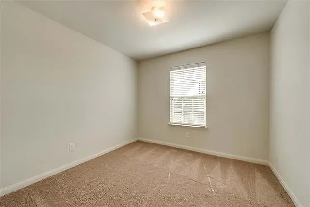 3 bed, 2007 sqft, $2,100 — Photo 4