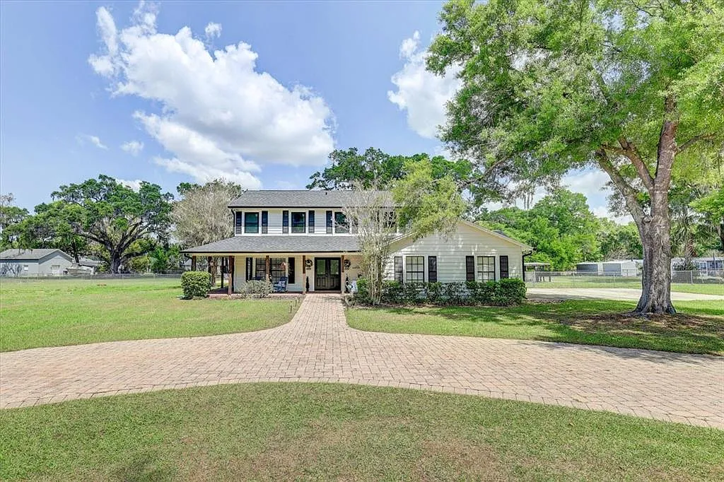 5 bed, 6.0 bath, 4004 sqft, $5,900 — Photo 1