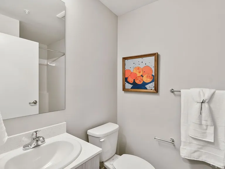 Divine Court Apartments — Photo 81