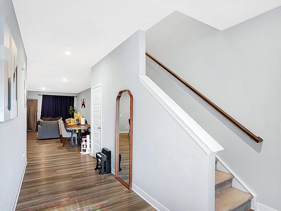 3rd image of 746 Scarsdale Ln