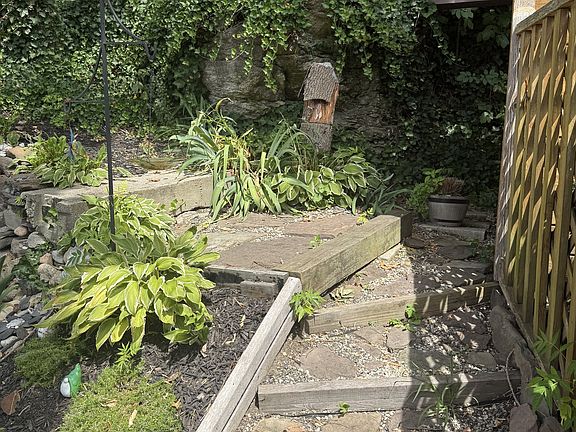 4th image of 12 Blackstone St