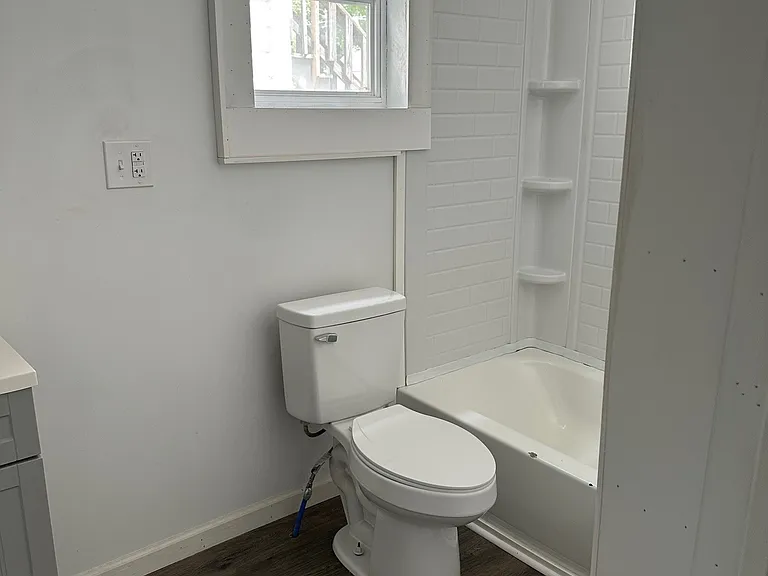 905 4th Ave — Photo 3