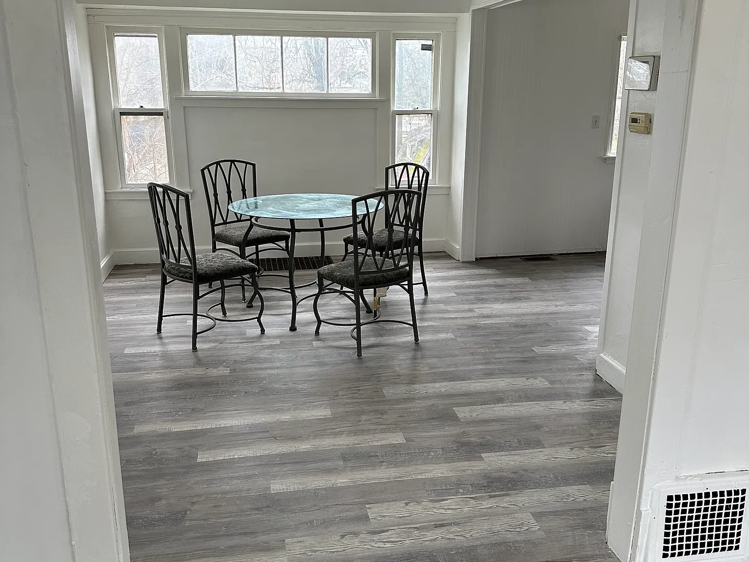 3 bed, 1076 sqft, $1,100 — Photo 1