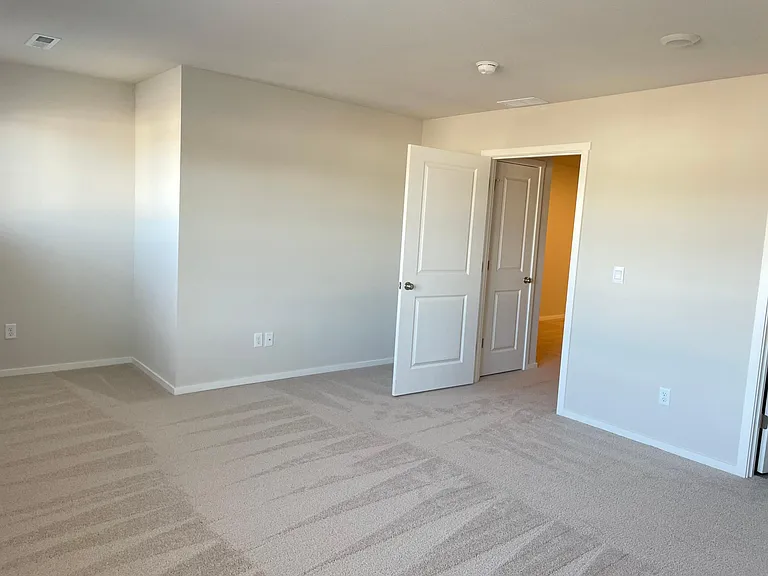 11609 NE 28th St — Photo 9