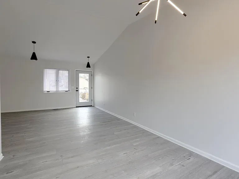 240 N 1st St #11 — Photo 9