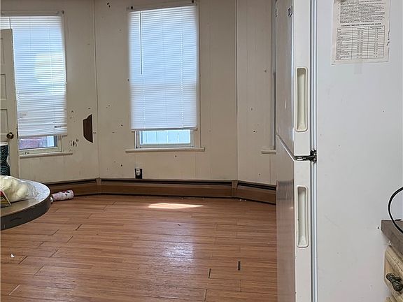 4th image of 202 E Pine St