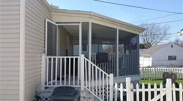 1642 Oxford Rd — Photo 13