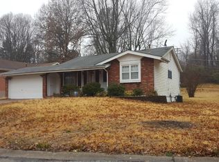 12055 Rollingsford Dr, Florissant, MO 63033