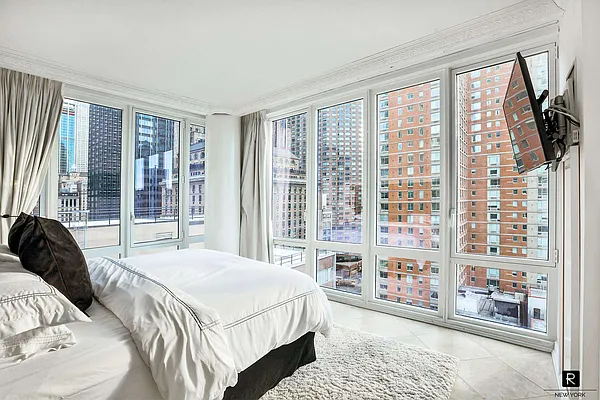 Rented by R New York | media 4