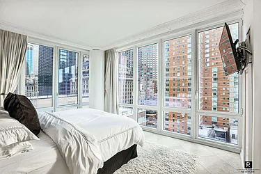 Rented by R New York