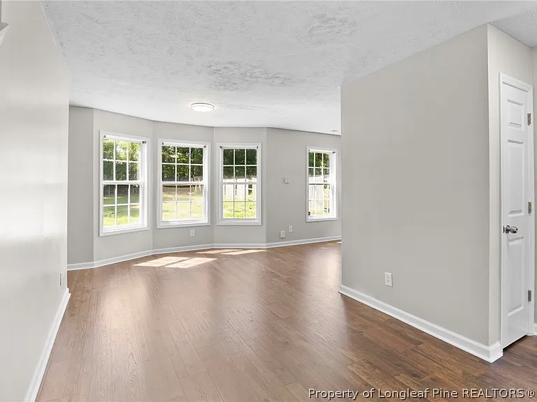 124 Hosta Dr — Photo 5