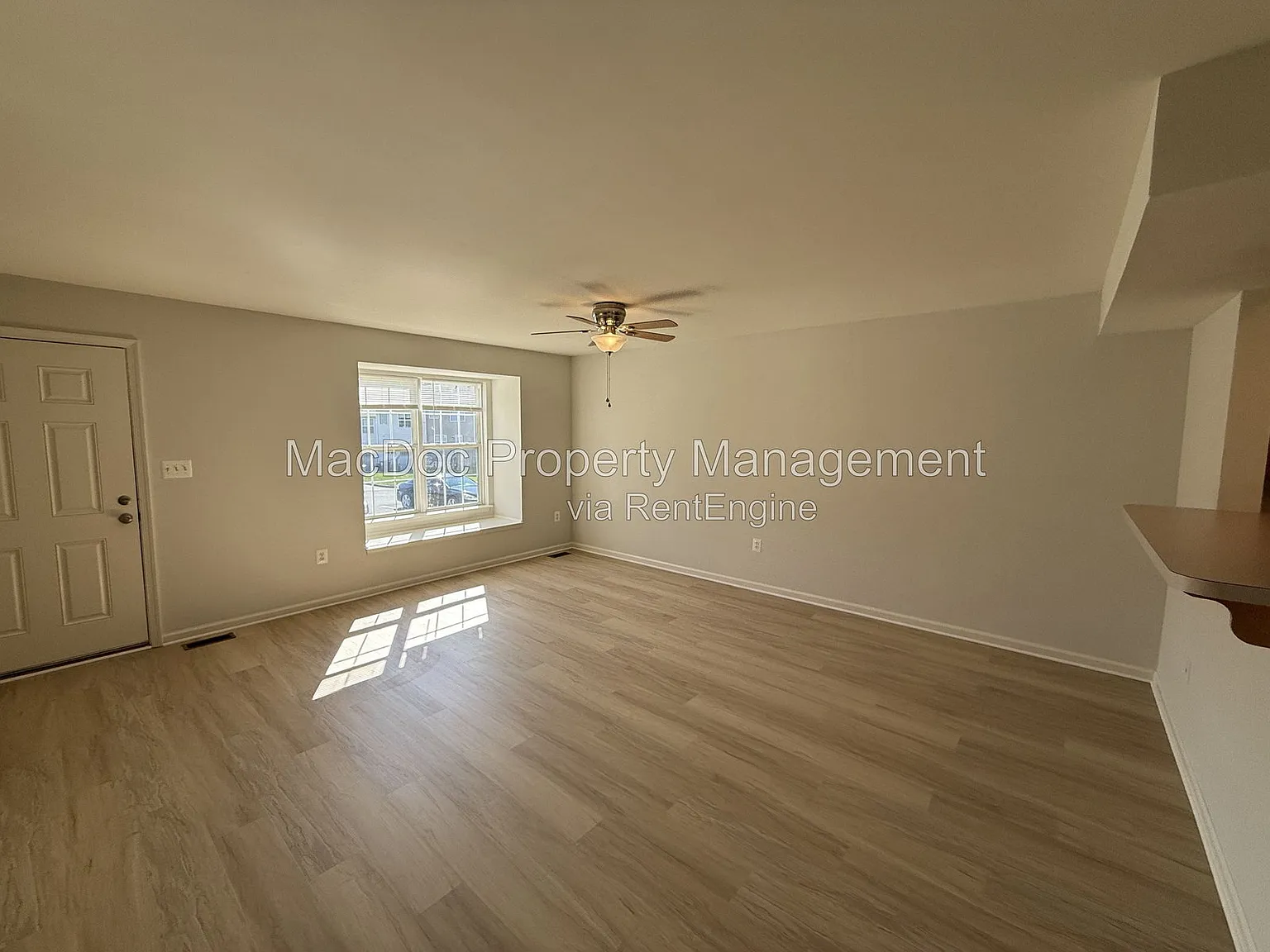 3 bed, 4.0 bath, 1942 sqft, $2,245 — Photo 4
