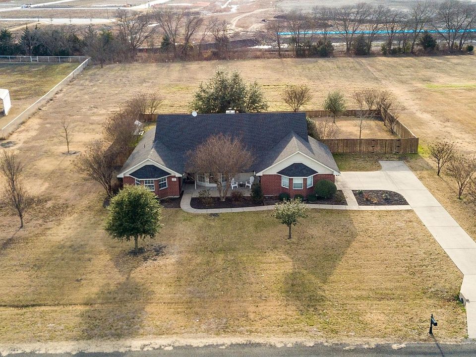 1st image of 102 Willow Ln
