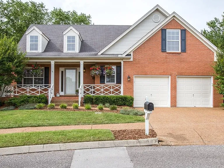 4008 Linden Ct — Photo 1