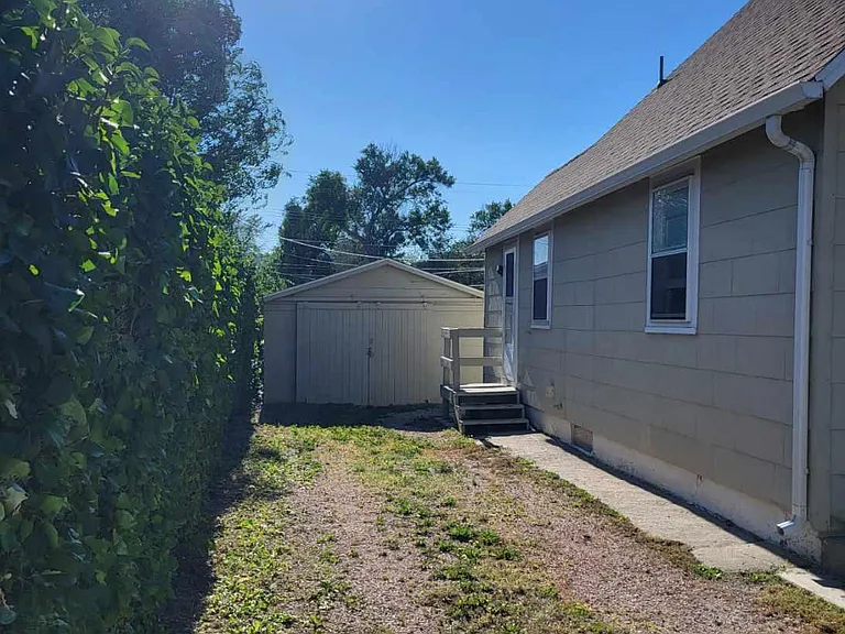 1011 Haines Ave — Photo 2