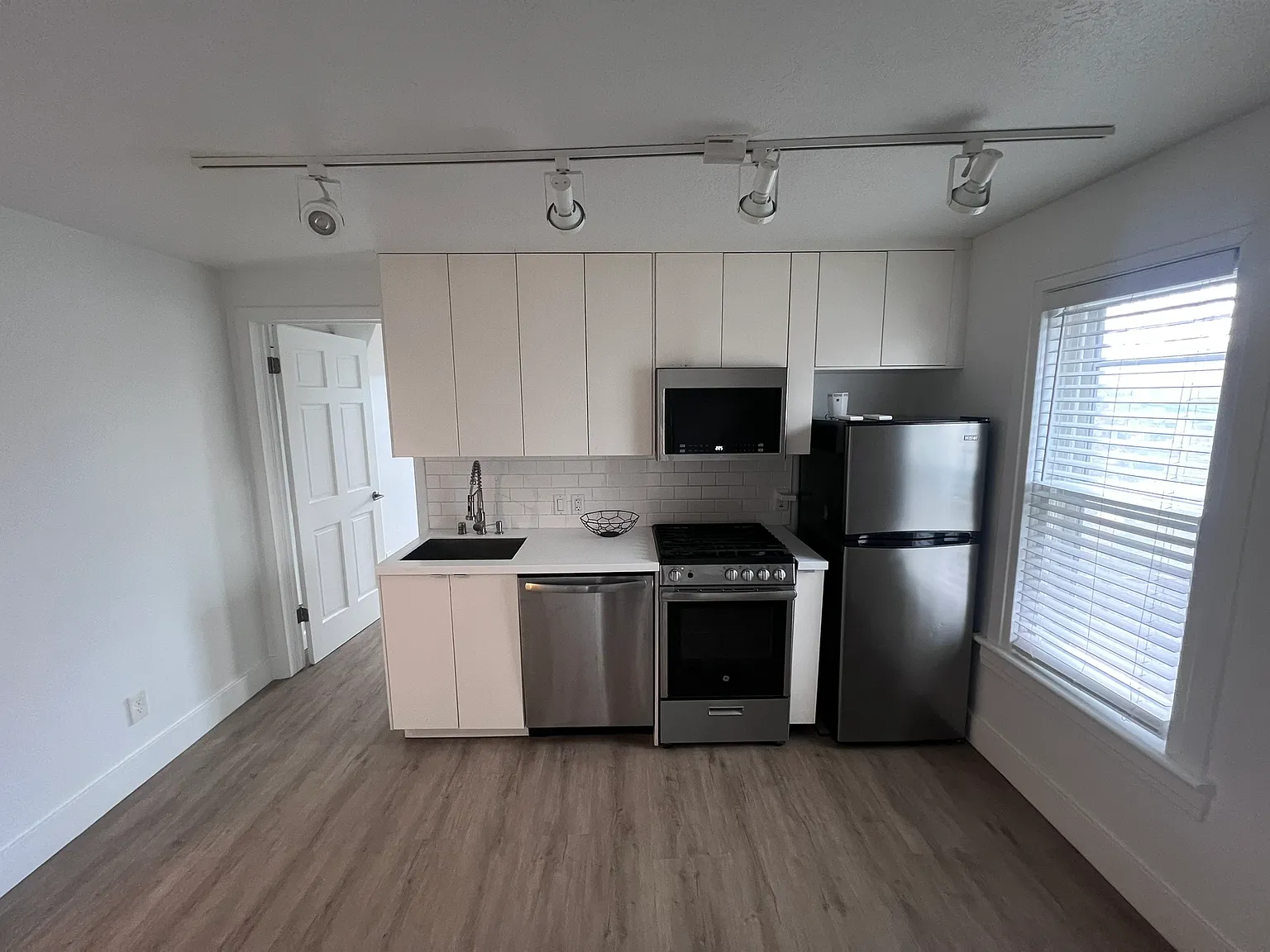 1 bed, 825 sqft, $1,250 — Photo 4