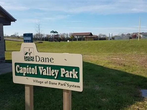 824 Valley Rd, Dane, WI 53529