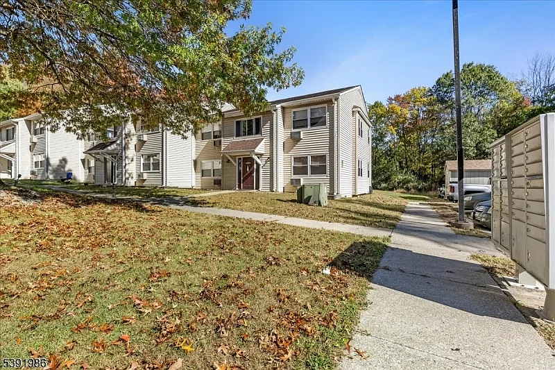 1 bed, 1.0 bath, $1,350 — Photo 3