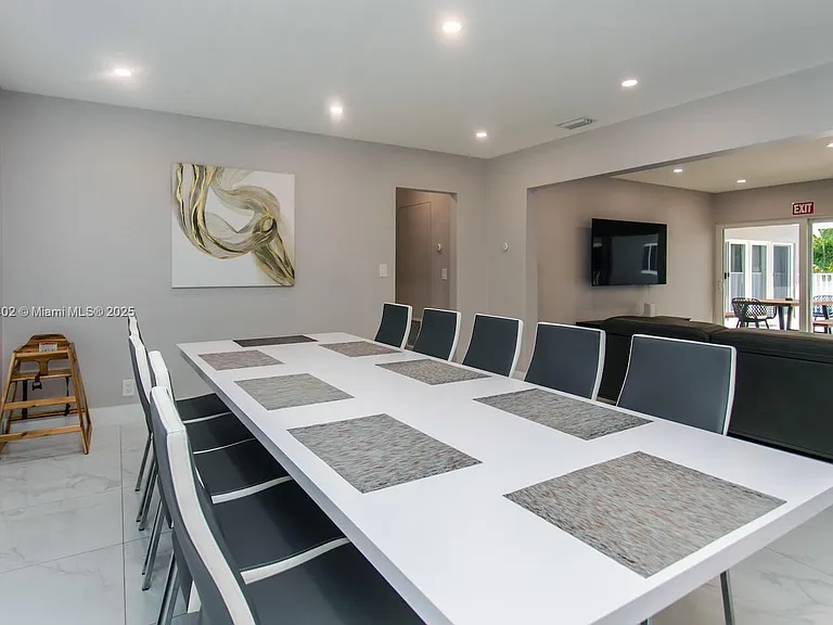 1218 Hollywood Blvd — Photo 19