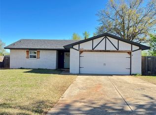 635 W Hillcrest Dr, Mustang, OK 73064