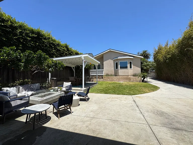 1740 Mathews Ave — Photo 30