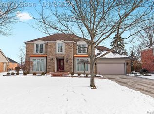 20218 Edgewood Ave, Livonia, MI 48152