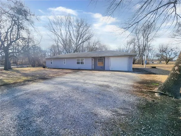 111 W Spruce St, Rich Hill, MO 64779