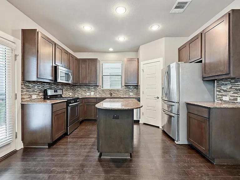 2021 Carlson Dr — Photo 9