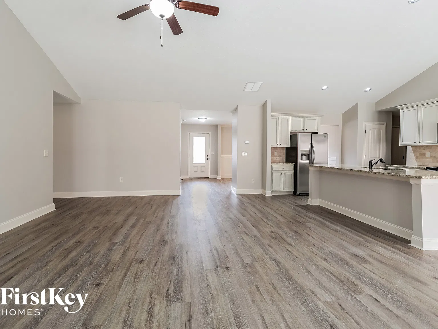 4 bed, 3.0 bath, 2215 sqft, $2,420 — Photo 2
