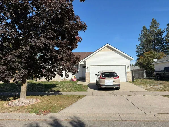 7467 W Macaw Ln, Rathdrum, ID 83858