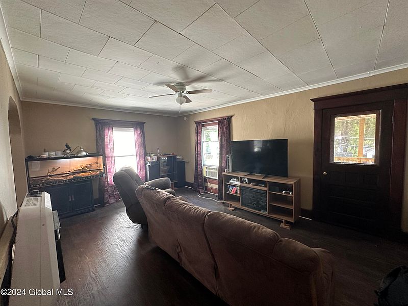 2nd image of 27 Steele Avenue