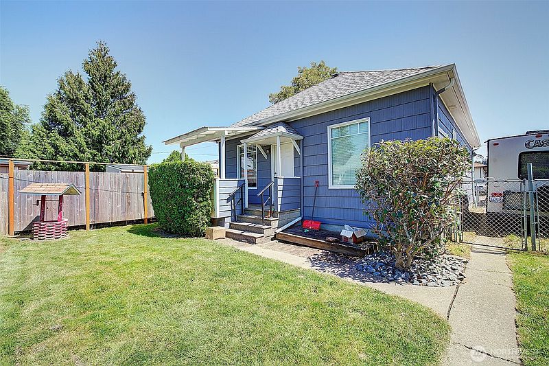 3rd image of 320 Williams Avenue N