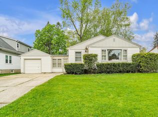 6219 N Willow Glen Ln, Glendale, WI 53209