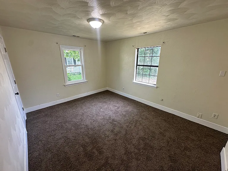 910 Carolina St — Photo 6