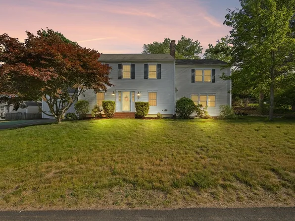 8 Robinwood Dr, Canton, MA 02021