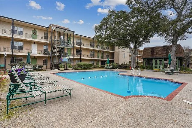2716 Whitney Pl #425 — Photo 2