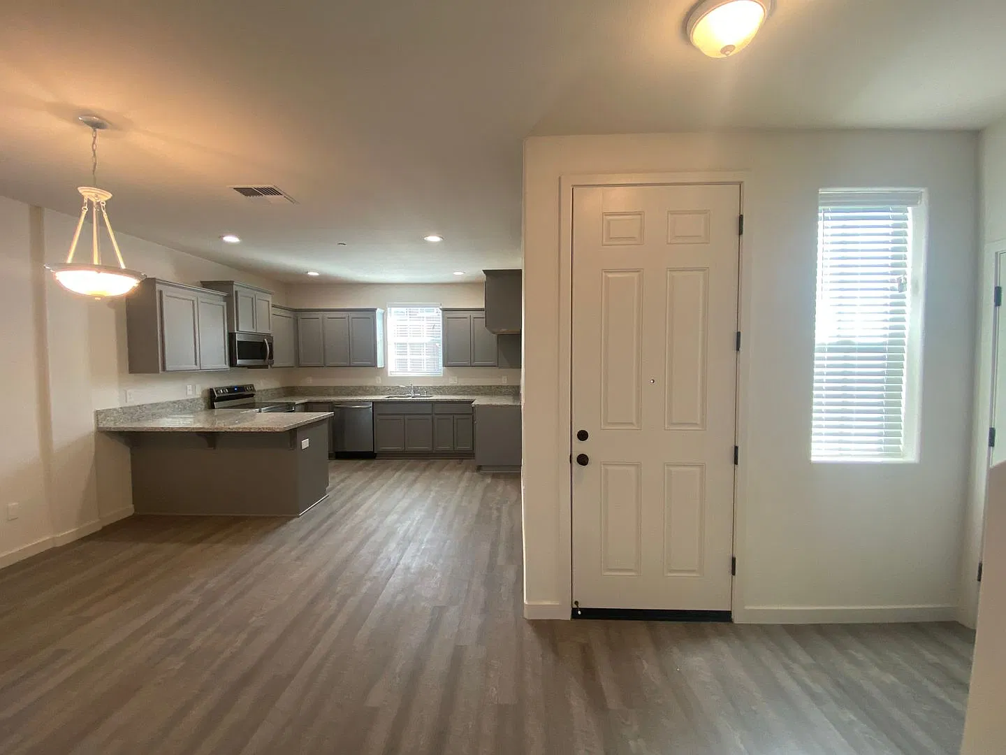 4 bedroom 3 Bathroom Home in a Gated Community — Photo 4