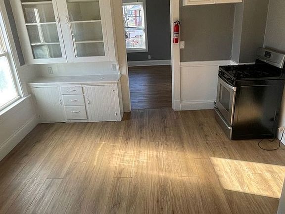 4th image of 3483 W 63rd St
