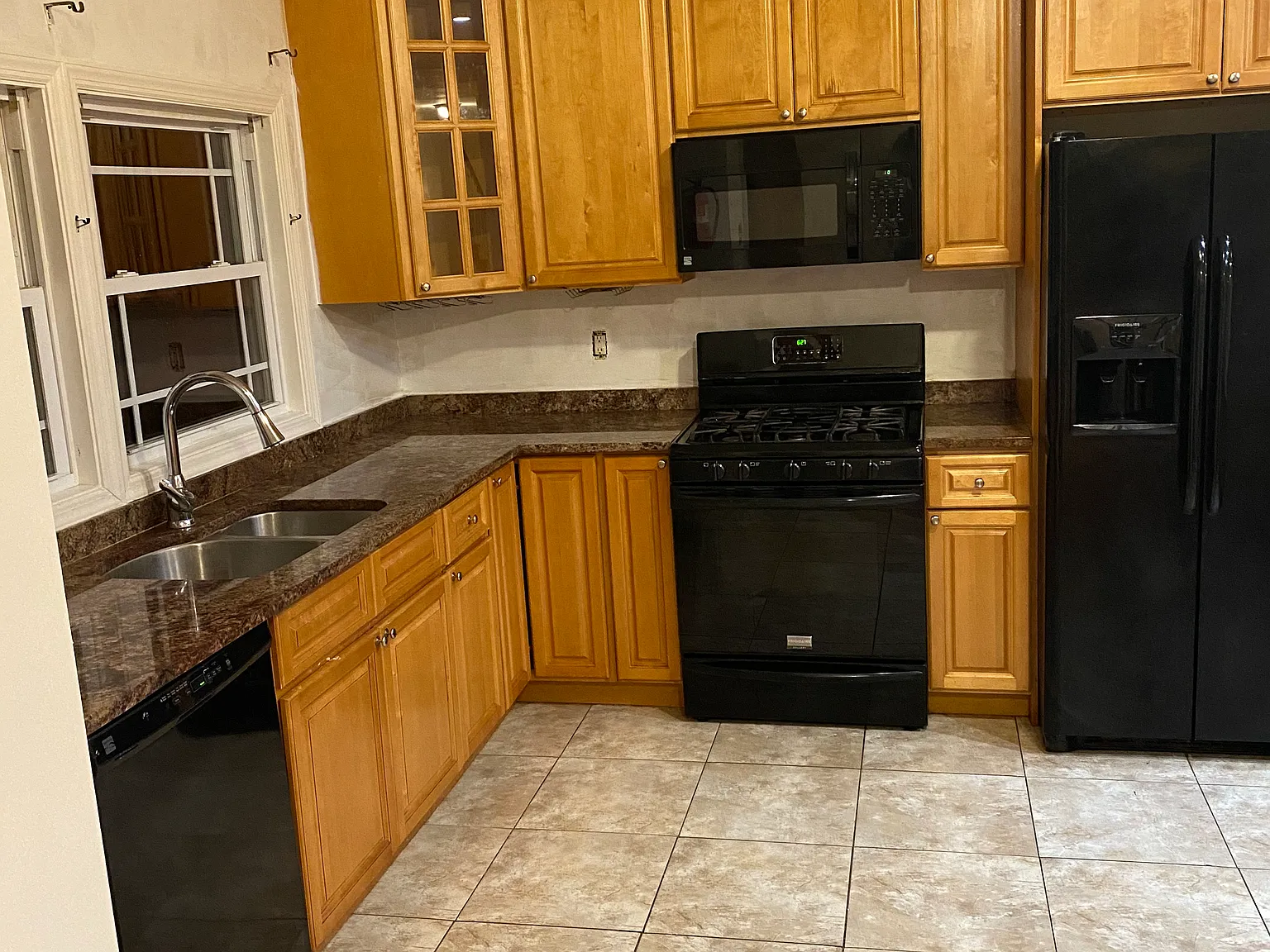 4 bed, 3000 sqft, $3,950 — Photo 4