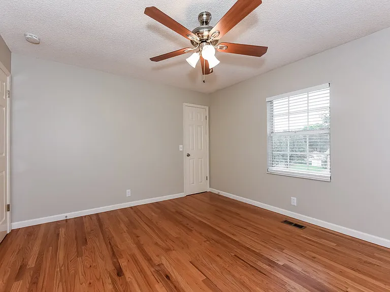 5105 Roxborough Dr — Photo 11