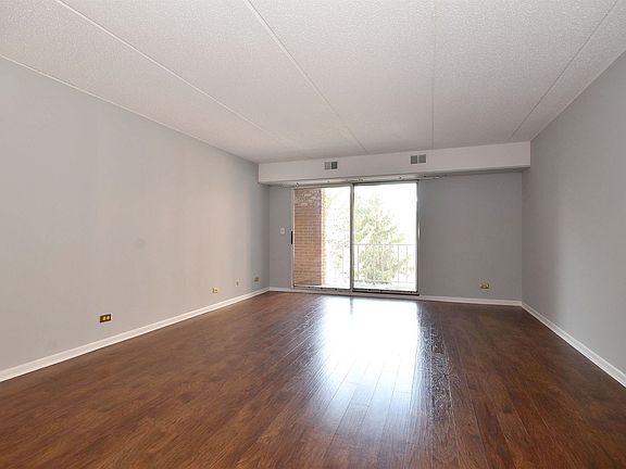 2nd image of 1450 Plymouth Ln APT 410