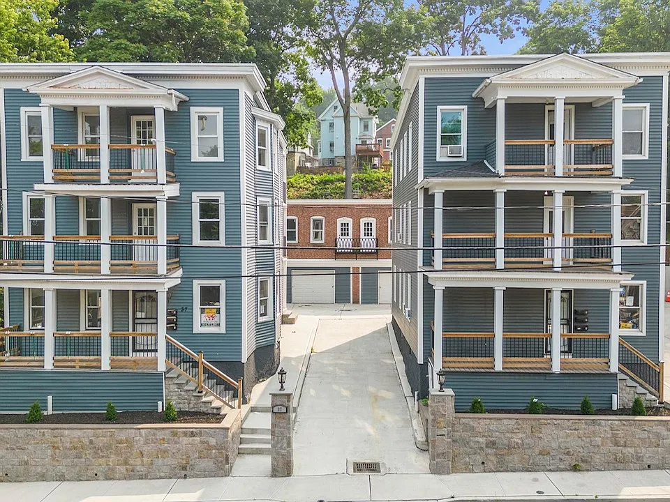 37 Oak St #1
