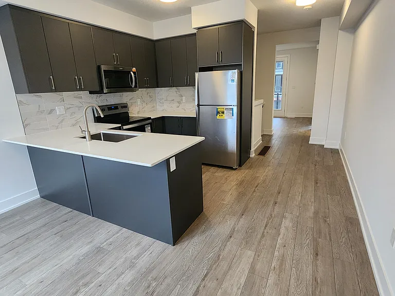 99 Roger St #33 — Photo 1