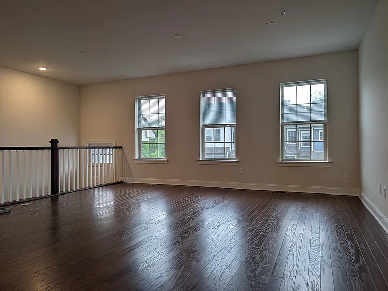 35 Dahlia Dr — Photo 2