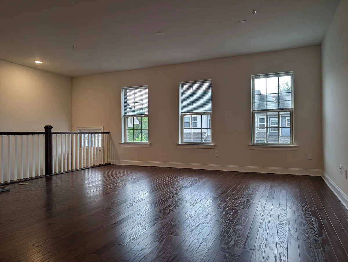 Building Photo - 35 Dahlia Dr