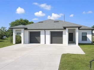 3106 SE Santa Barbara Pl, Cape Coral, FL 33904